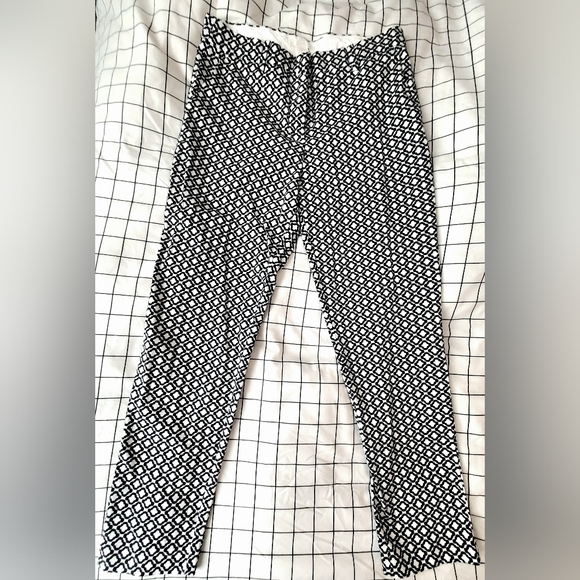 Mid-rise Black and White Patterned fitted Office Slacks - Picture 2 of 3